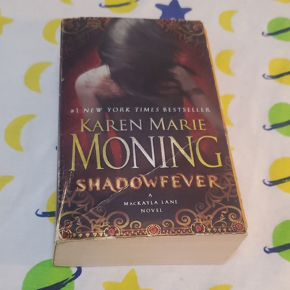 🌏5/$10🌏 Shadowfever By Karen Marie Moning Paperback Novel